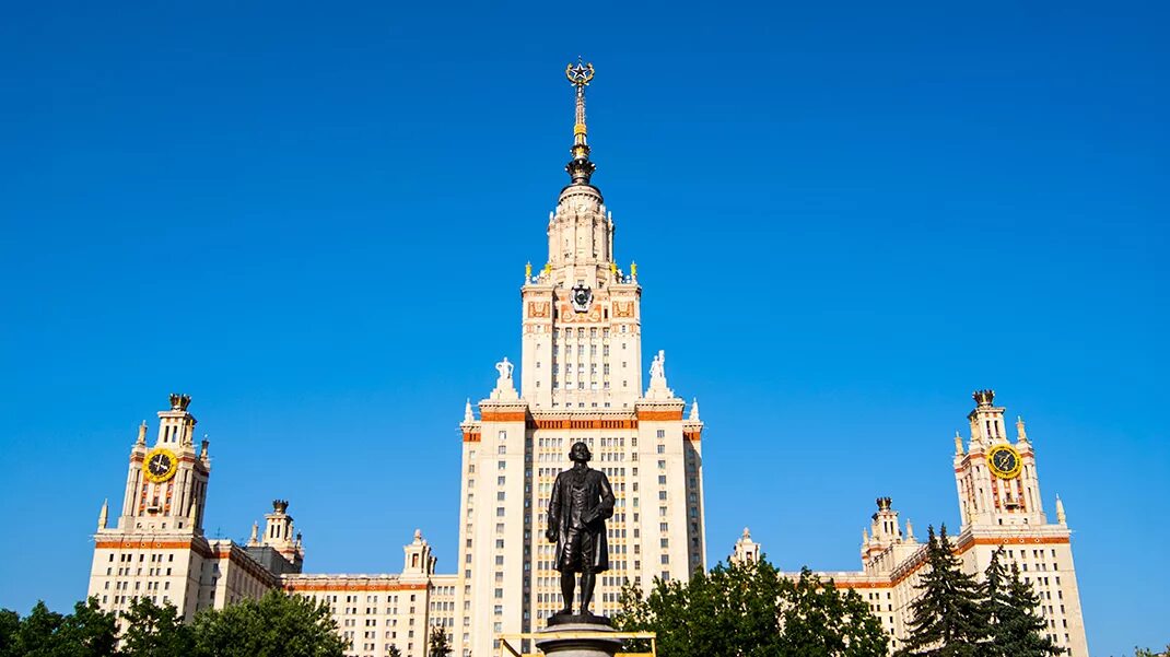 Главное учебное заведение москвы носящее имя ломоносова. Московский государственный университет имени м.в. Ломоносова. МГУ Ломоносова. Здание Московского университета имени Ломоносова. Главное здание МГУ.