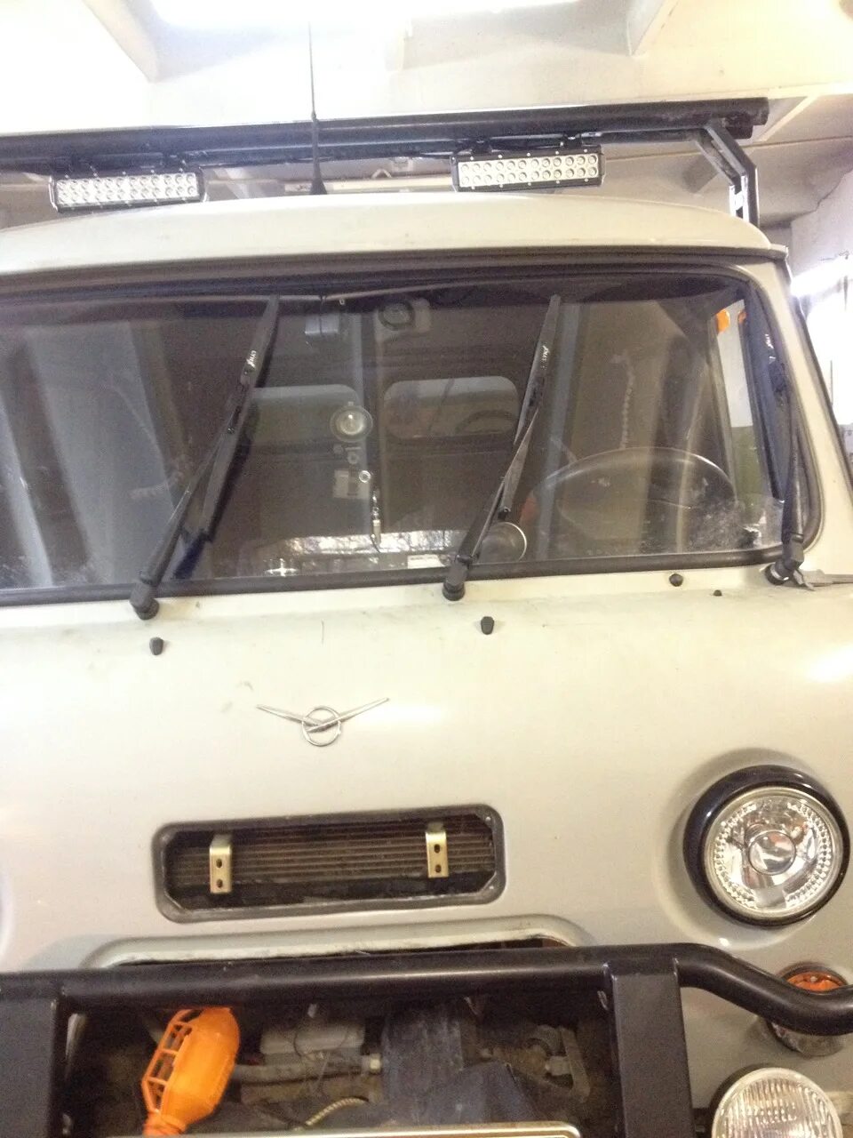 Щетка стеклоочистителя уаз буханка. 3 дворника на уаз буханка. 3 стеклоочистителя на уаз буханка. Стеклоочиститель уаз буханка. Три дворника на уаз буханка.