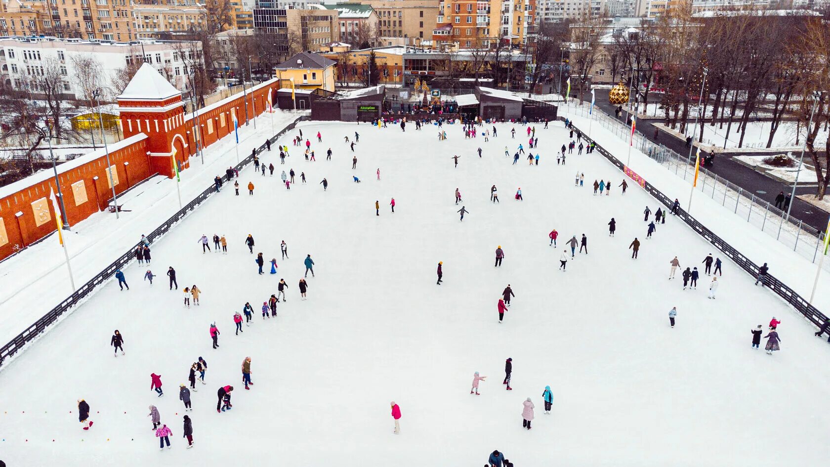 Самый кат. Таганский парк каток. Каток в Москве в парке. Каток в парке Горького Москва. Парк культуры каток.