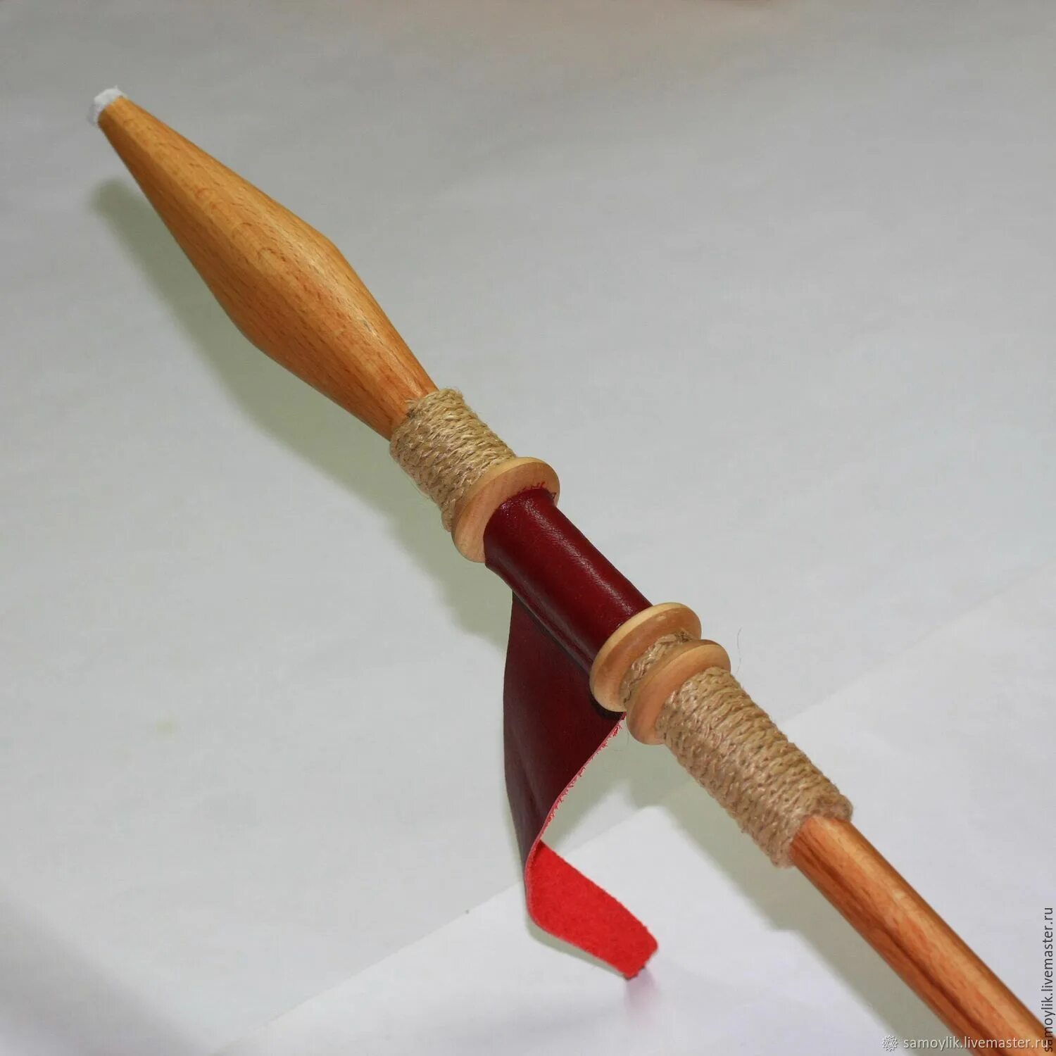 Копье игрушечное деревянное. Копьё первобытного человека. Копье с деревянным наконечником. Копье игрушечное деревянное. Копье в древности.
