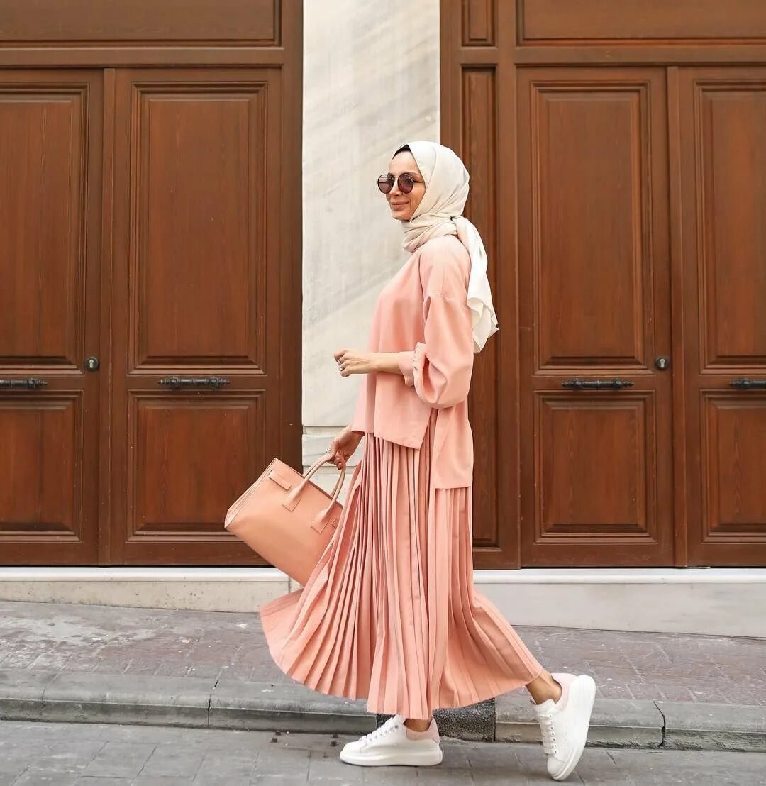 Модная мусульманская. Hijab Moda 2020 одежда. Hijab Moda 2021 одежда. Musimanka Moda одежда женская. Одежда hidjab 2021.