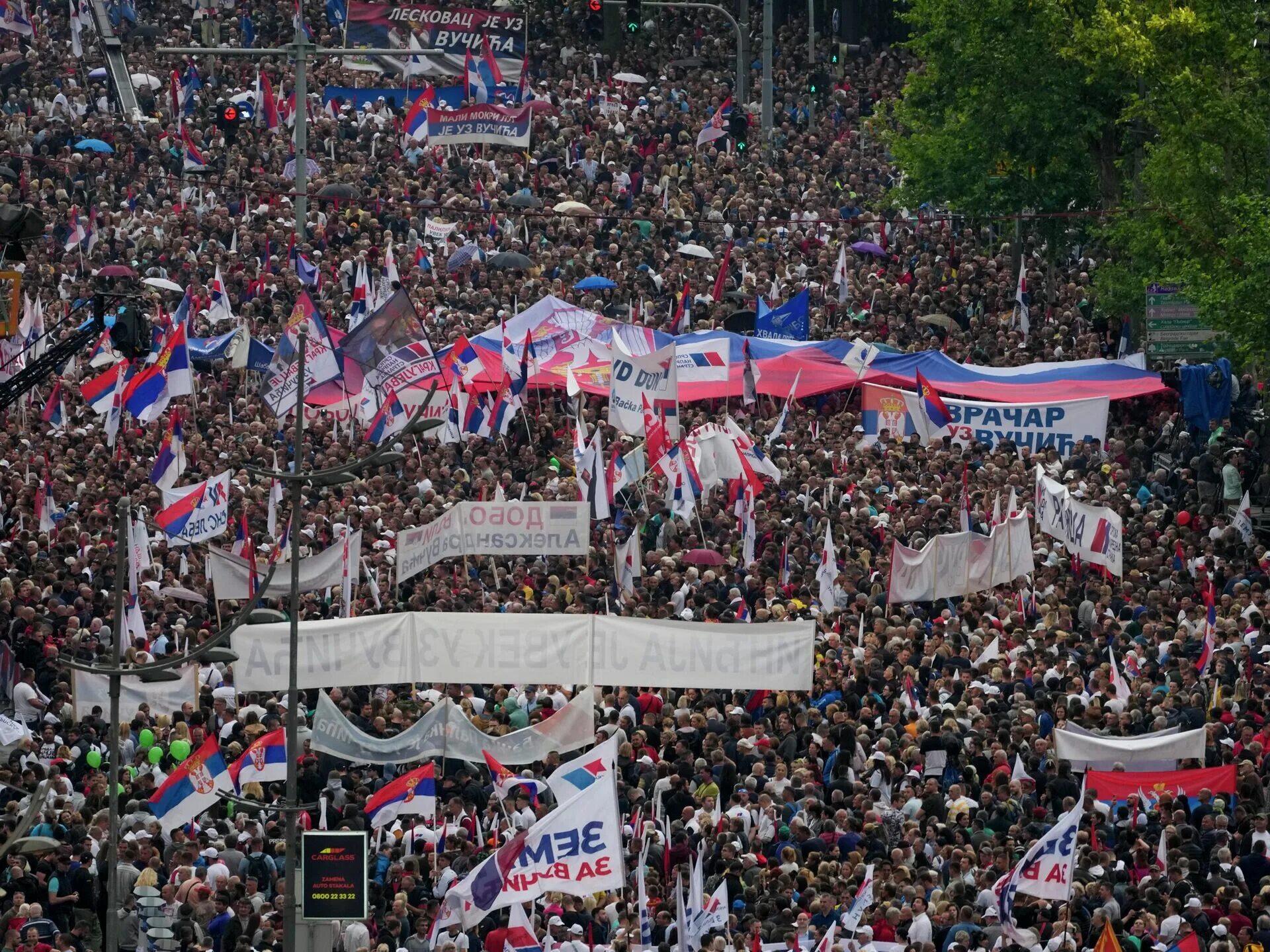 Сербия 2023 школа. Митинги в Сербии 2022. Цветная революция в Сербии. Митинг. Сербия столица Белград.