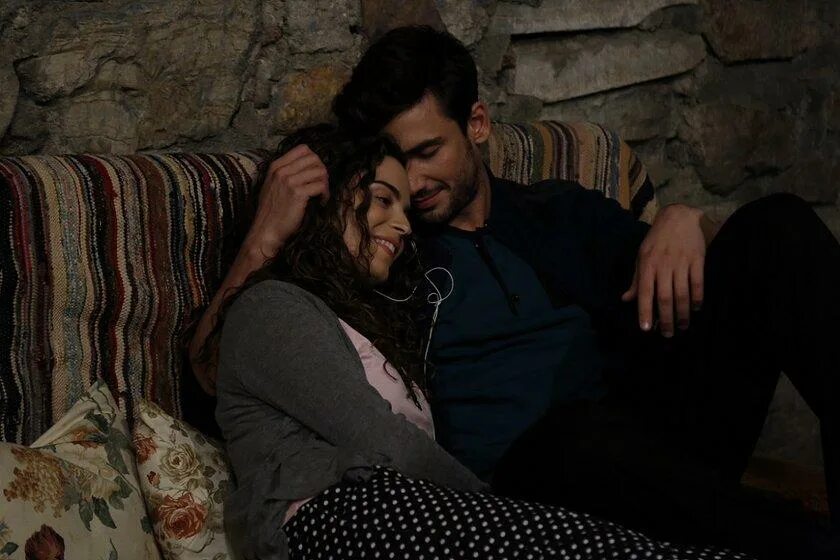 Gülümse yeter турецкий сериал. Хватит улыбки турецкий сериал 1 серия. Улыбки хватит турецкий сериал. Сериал улыбки хватит турция. Gülümse yeter актеры.