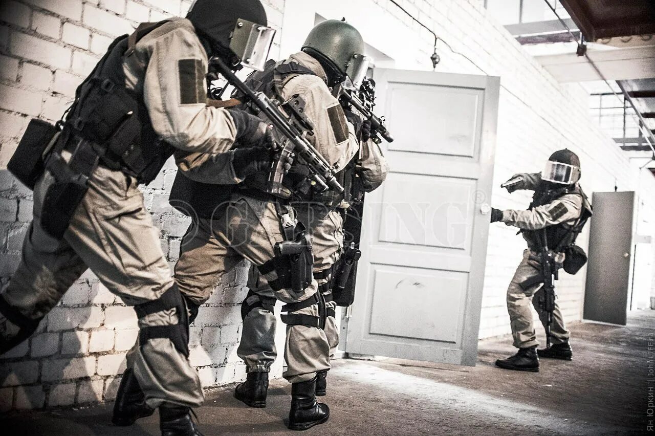 Альфа собр омон. Цсн фсб альфа в черной форме. Осн сатурн спецназ экипировка. Пп19 витязь спецназ. Собр альфа.