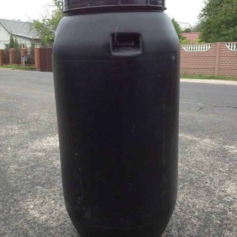 Бочка пластиковая черная 260 л. Бочка 3202 900 литров. Бочка пластиковая 200 литров черная. Черная бочка для воды пластиковая.