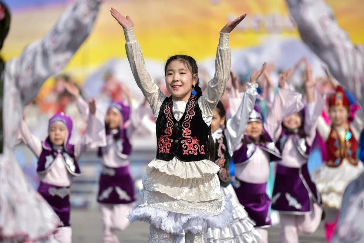 Праздники киргизов. Нооруз Киргизия. Киргизский праздник Нооруз. Традиции Кыргызстана Нооруз. Нооруз в Кыргызстане для детей.