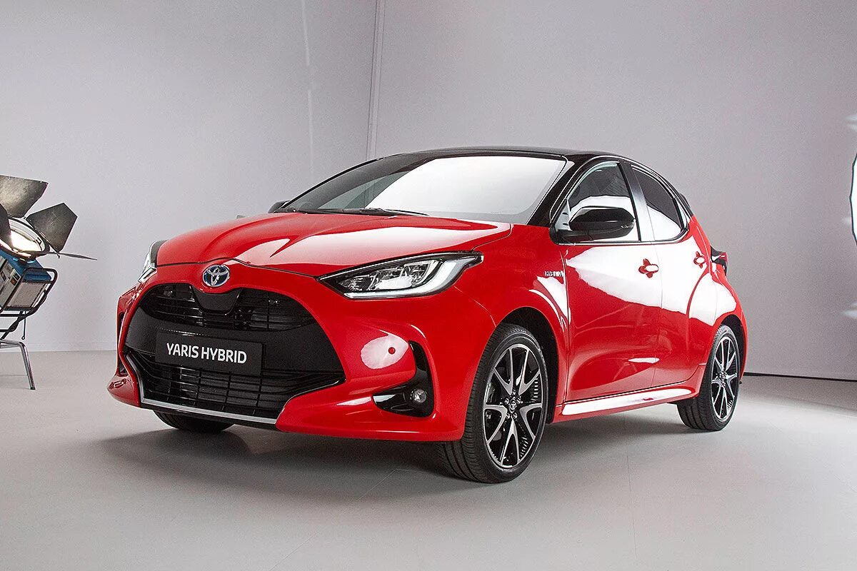 Toyota hybrid 2025. Toyota yaris 2025. тойота yaris 2025. toyota yaris гибрид.