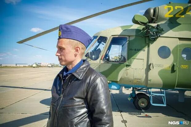 Летчик новосибирск. Сульянов летчик. Пилотажная группа русь летчицы. Летчик новосибирск. Летчик новосибирск.