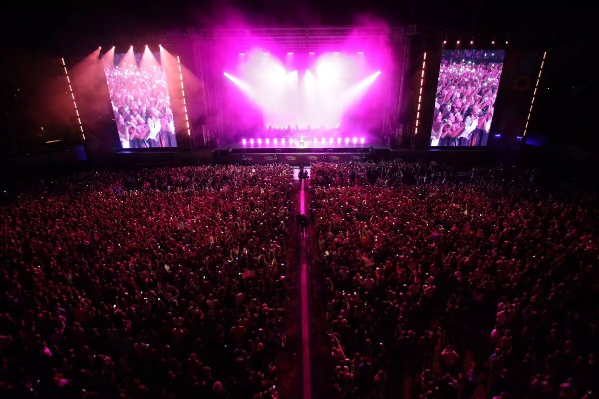 Мейн Стейдж. Main Stage вместимость. Mainstage зал. Пространство main Stage.