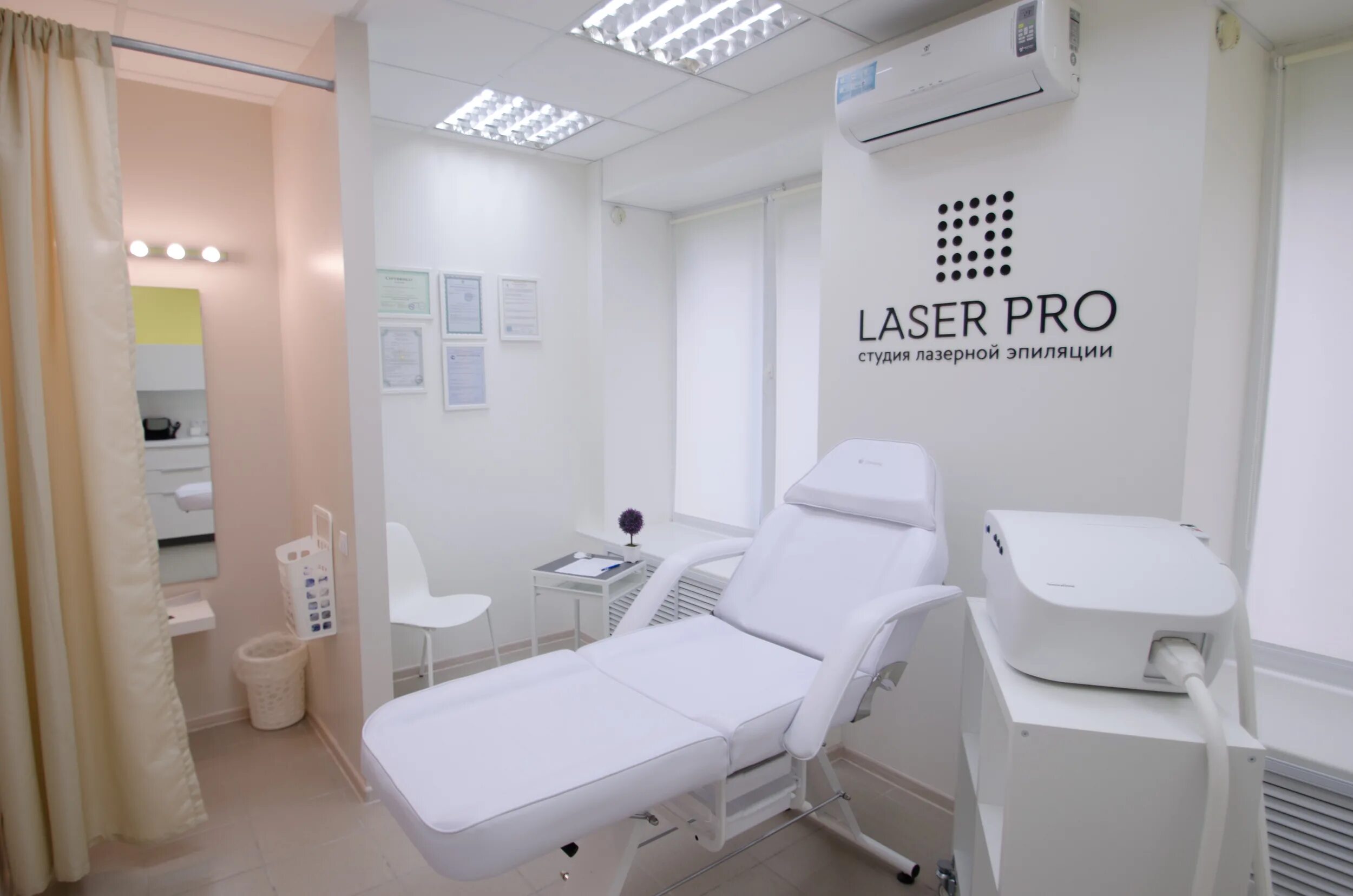 Открыть студию эпиляции. Интерьер кабинета лазерной эпиляции. Комната для шугаринга. Салон депиляции. Студия лазерной эпиляции.