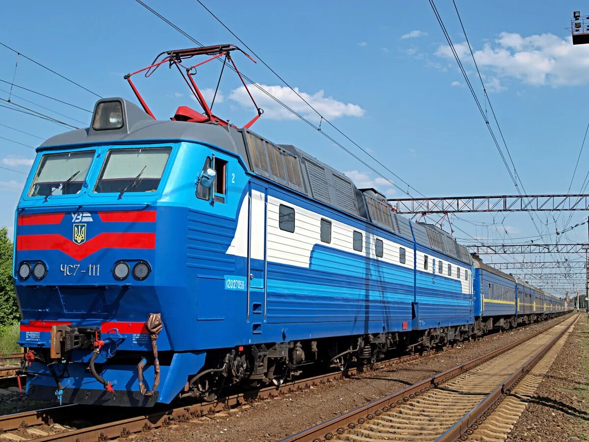 поезд 7 сейчас. поезд шексна москва череповец. локомотив чс7 158. фпк 114с купе. поезд 7 сейчас.