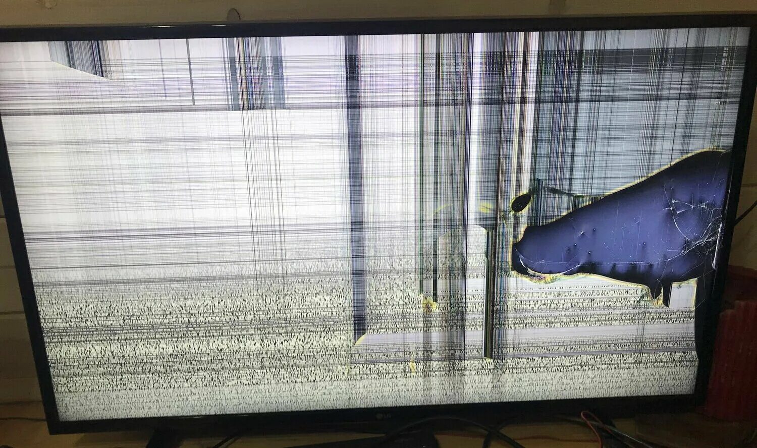 разбитый монитор самсунг с24. телевизор lg разбита матрица. матрица монитора dell. матрица для телевизора хайер 32 дюйма. матрица телевизора lg 32la667v.