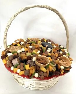 Корзина с орехами