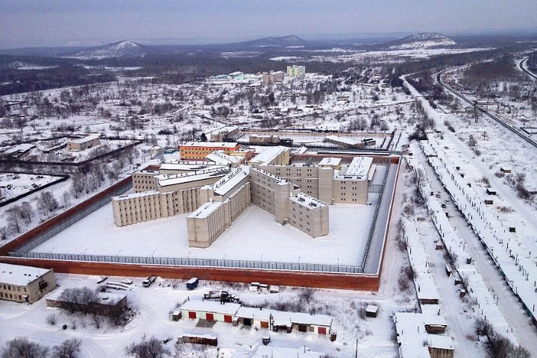 Хабаровская снежинка. Поселок Эльбан Хабаровский край тюрьма. Тюрьма Снежинка Хабаровский край. Тюрьма Снежинка Эльбан Хабаровский. ИК-6 Снежинка Хабаровский край.