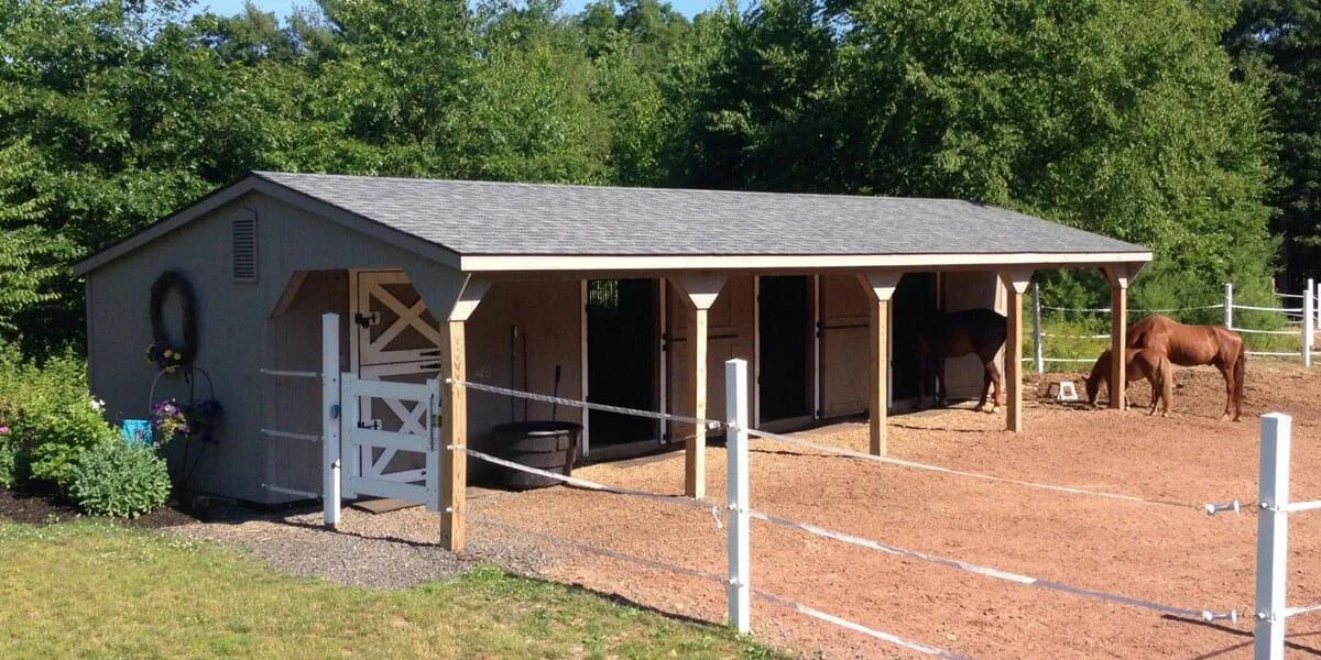 Конюшня solana stables. Монруж франция конюшни. Конная ферма «лошади дзержинский». Хозблок барнхаус. Ферма ранчо в японии.