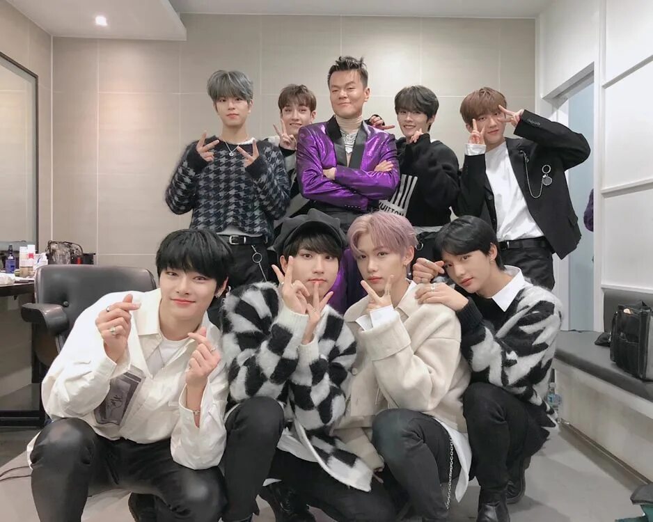 Корейская песня stray kids. Корейская группа Stray Kids. Группа Stray Kids 2019. Кпоп СТРЕЙ. Участники группы k Pop Stray Kids.