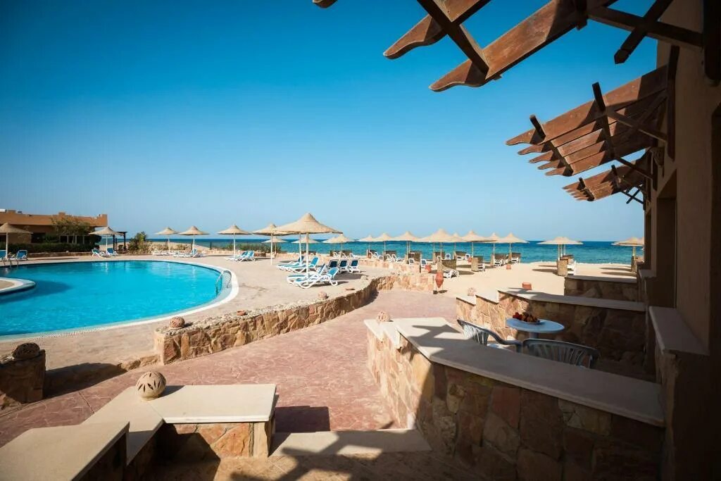 Iberotel palace. Rock fort hotel spa 4. Отель египет queen sharm resort view beach. Холидей отель египет хургада. Пляж мохито хургада.