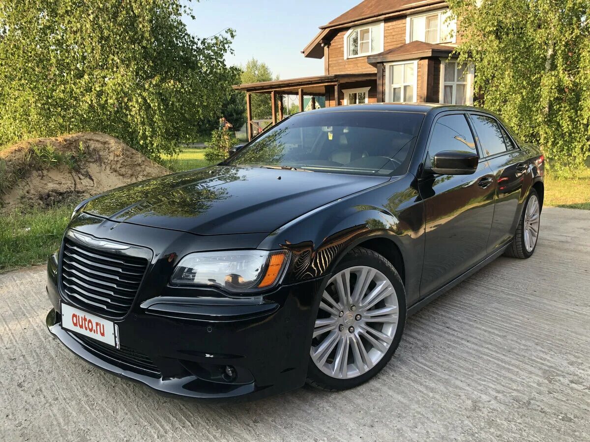 Chrysler 300 2012. Крайслер 300с 2012. Крайслер 300с 2012 черный. Крайслер черный легковушка 2000. Купить крайслер в пробегом в россии