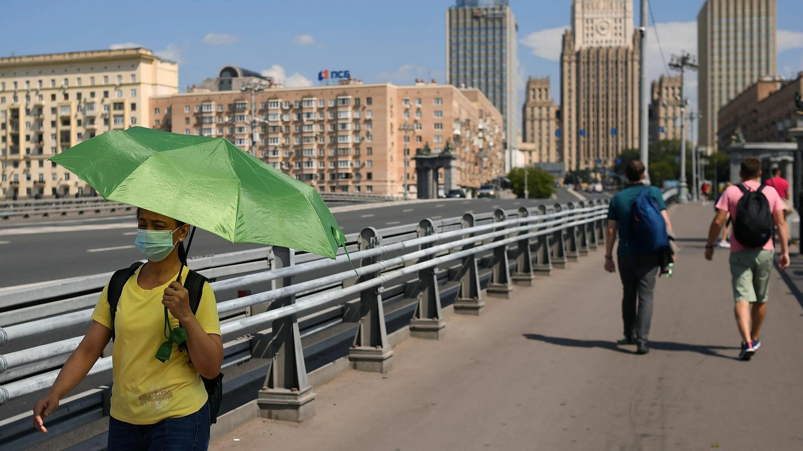 Москва летом 2019. Жара в Москве 2022. Жаркое лето в Москве. Самый жаркий день в Москве. Москва лето жара.