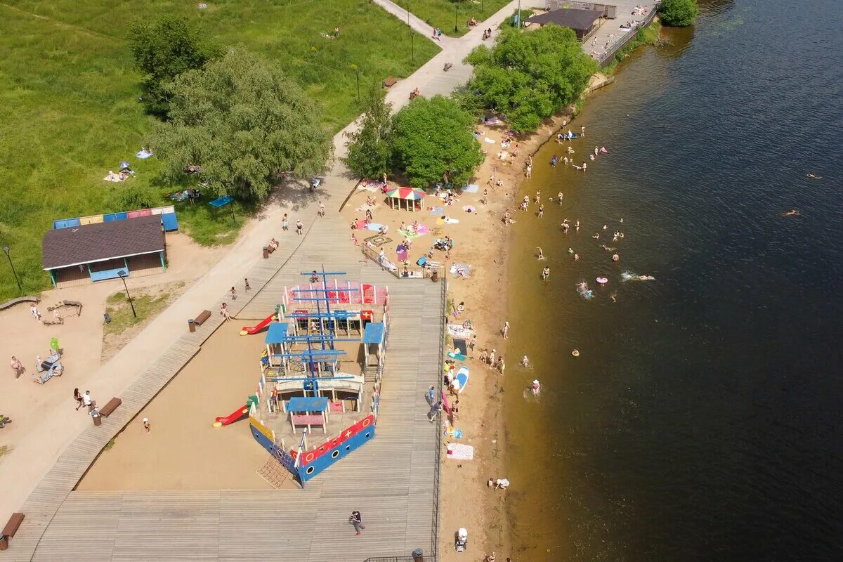 Пляж строгино (строгинский пляж). Строгино водохранилище пляж. Строгино озеро. Строгино пойма пляж. Строгино затон пляж.
