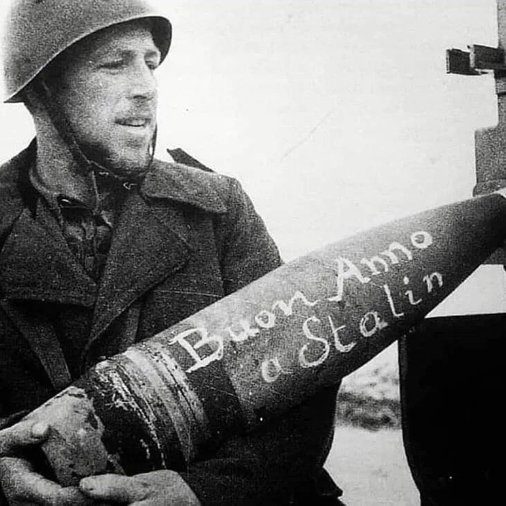 Бомбы великой отечественной войны 1941-1945. Хасбик артиллерийский снаряд. Снаряд в армии. Снаряд 45 мм с донным взрывателем. Надписи на снарядах всу.