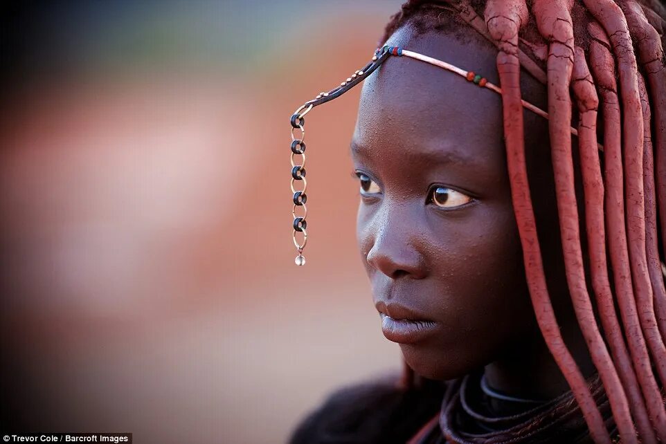 Tribe himba pro. Племя Химба в Намибии. Народ Химба Африка. Племя Химба в Африке. Химба Ангола.