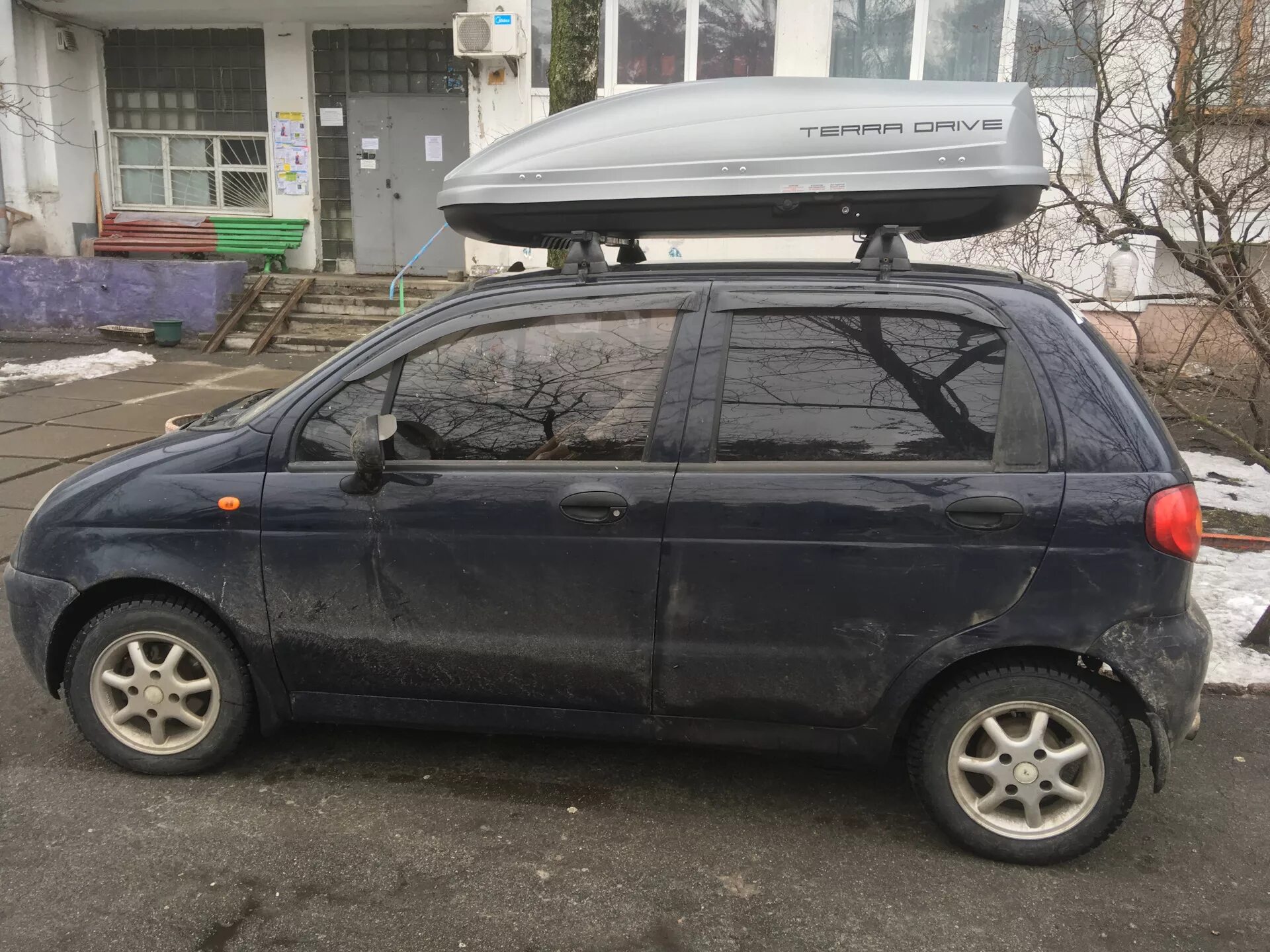 Антенна дэу матиз. Daewoo matiz багажник. багажник daewoo matiz бокс. багажник на крышу daewoo matiz. багажник на крышу daewoo матиз.