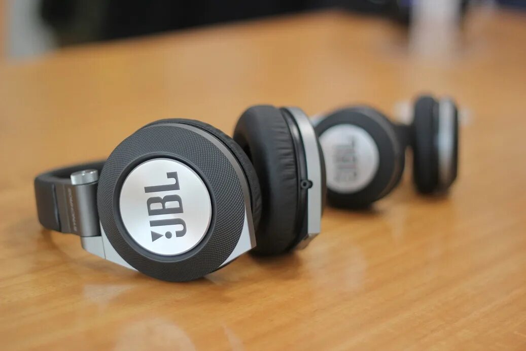 Почему один наушник jbl не. JBL BT 40. Наушники JBL 6925281979095. Наушники JBL j33i. JBL by Harman наушники JBL беспроводные накладные детские.