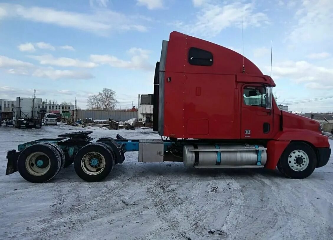 Седельный тягач б у купить в россии. Freightliner Century class 2001. Фредлайнер Центури красный. Тягач Фредлайнер Центури. Фредлайнер Центури 2008.