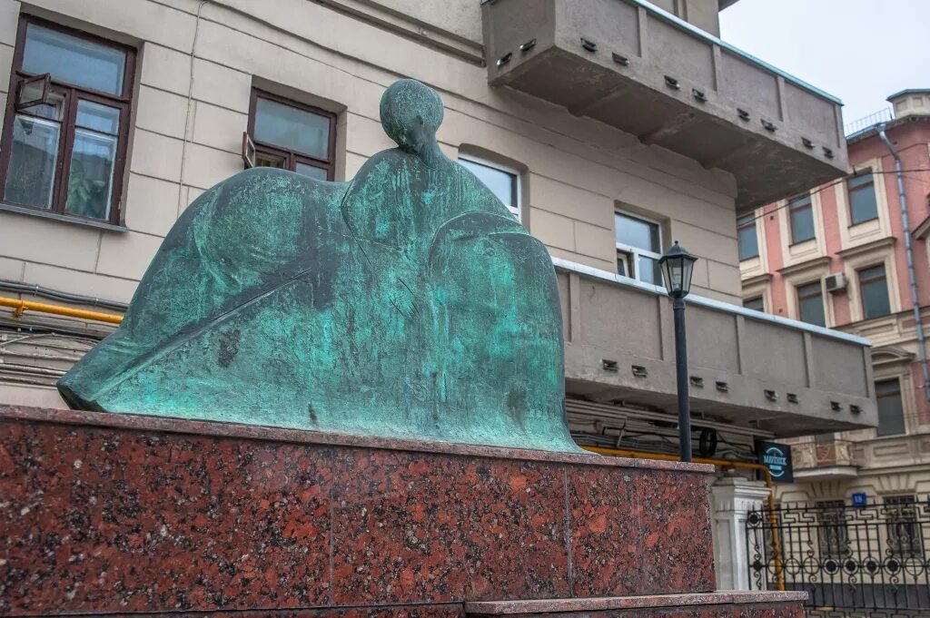 ахматова 17. большая ордынка 17 ахматова. дом анны ахматовой в москве на ордынке. памятник ахматовой на ордынке. памятник ахматовой бухаев.