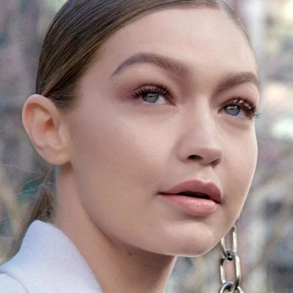 Модный макияж. Брови тренд 2022. Модная форма бровей 2022. Модные брови. Модный макияж.