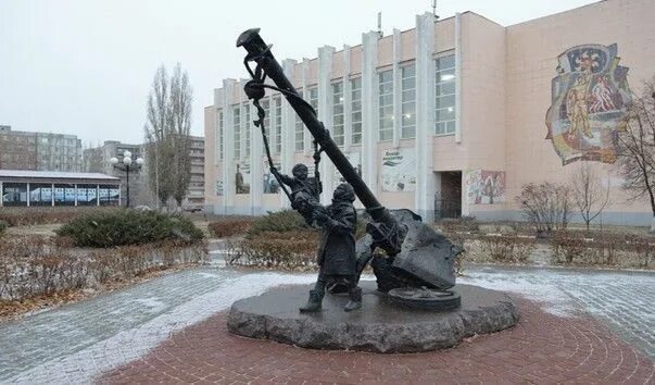 Памятники в Старом Осколе. Город герой старый Оскол памятники. Памятник в Старом Осколе рисунок. Достопримечательности старого Оскола с описанием.