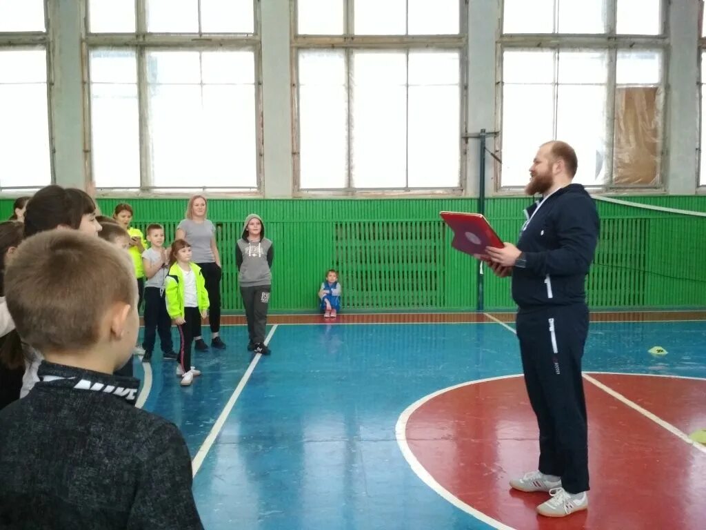 Школа 14 ухта. МОУ СОШ 14 Ухта Водный. Пгт Водный. Школа 10 Ухта спортзал.