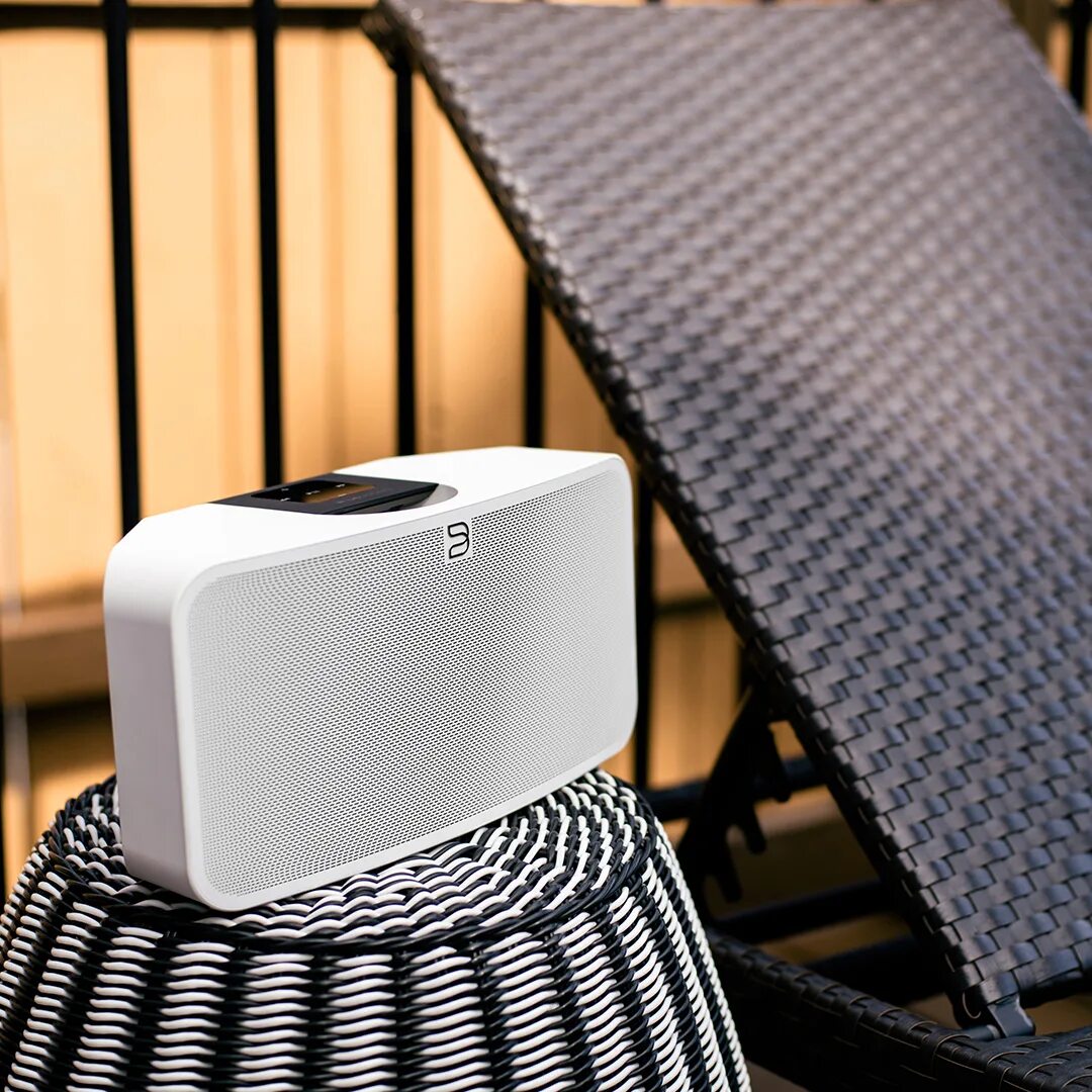 Mini pulse. Bluesound pulse mini 2i white. bluesound pulse 2i. беспроводная hi-fi-акустика bluesound pulse mini 2i. кронштейн bluesound pulse 2i.