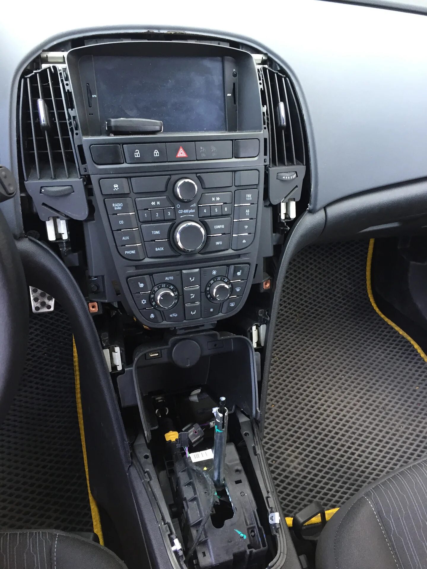 Установка CID, NCDR 1500, замена центральной консоли и тоннеля - Opel Astra G Ca