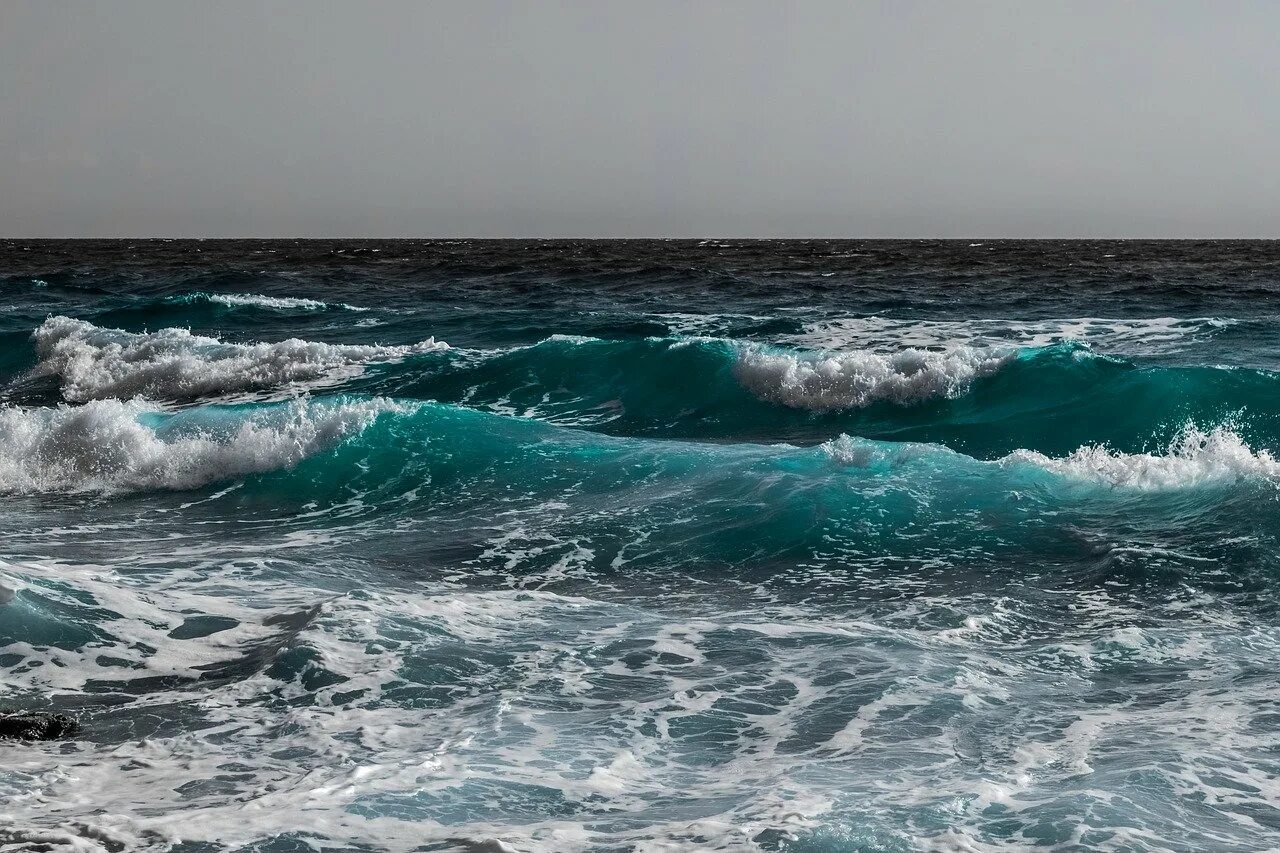 морская волна. небольшие волны. вокруг тянулась плоская унылая степь гдз. море, волны. небольшие волны фото.