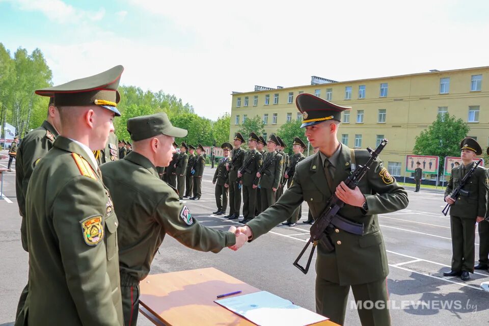 Луга часть 29760 телефон. 29760 Войсковая часть Луга. Военная присяга. Военная часть. Воинская часть 29760.