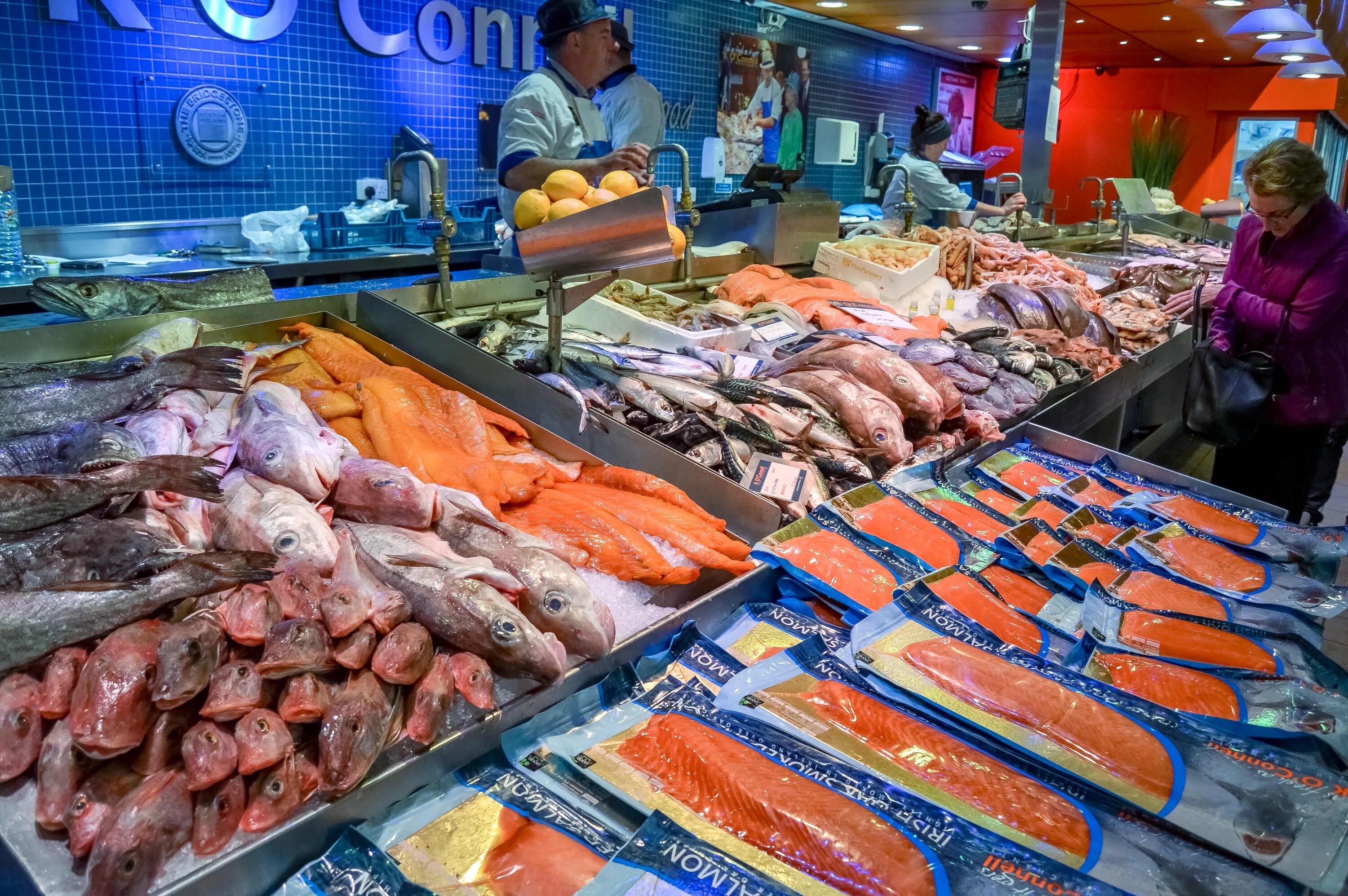 Купить рыбу в магазине в москве. Рыба в ассортименте. Рыбный рынок. Рыба на рынке. Рыба на прилавке.