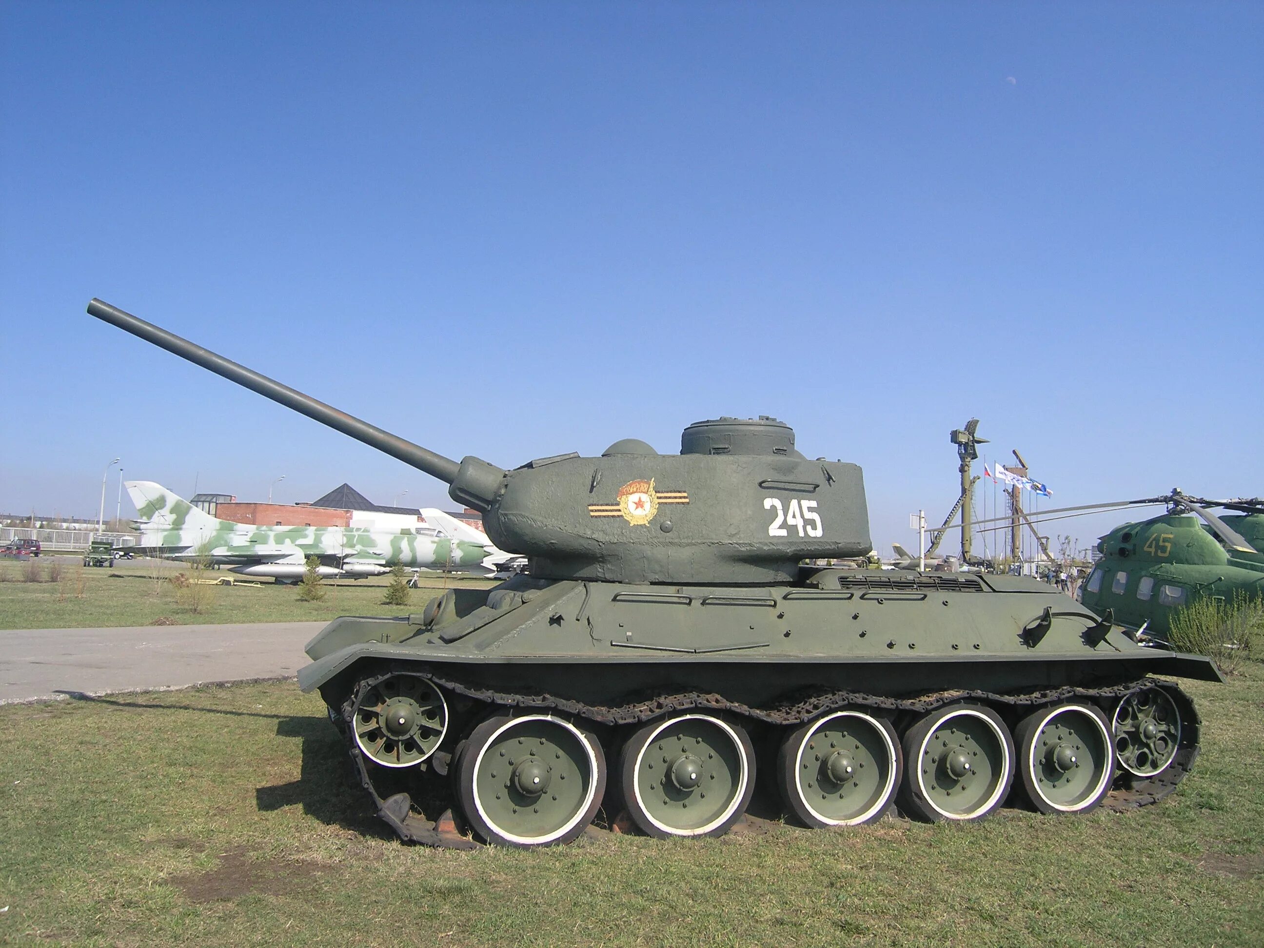 Танк т-34-85. Т 34 85. Танк т34. Т-34 85 Калибр.