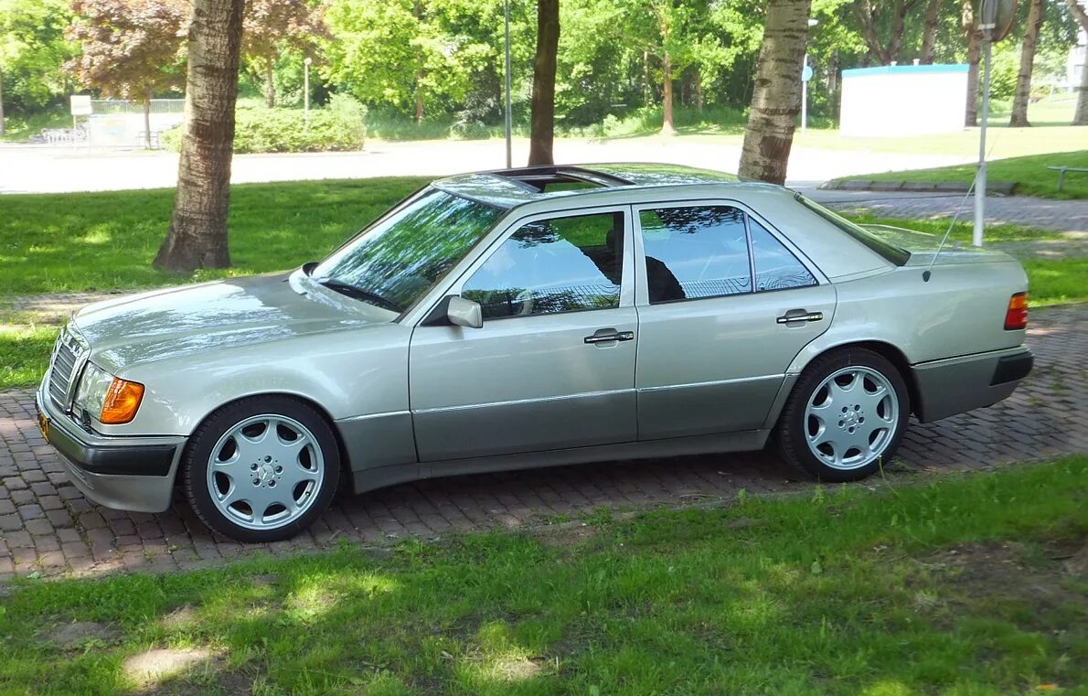 Мерседес 124 на воссенах. Mercedes-benz w124. 124 диска. Mercedes w124 r17. Диски на мерседес w124.