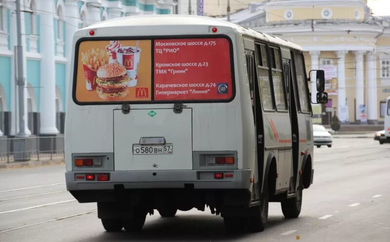 Стекло автобуса паз. Реклама на заднем стекле автобуса. Реклама на автобусах. Брендирование автобуса ПАЗ. Реклама на заднем стекле маршрутки.