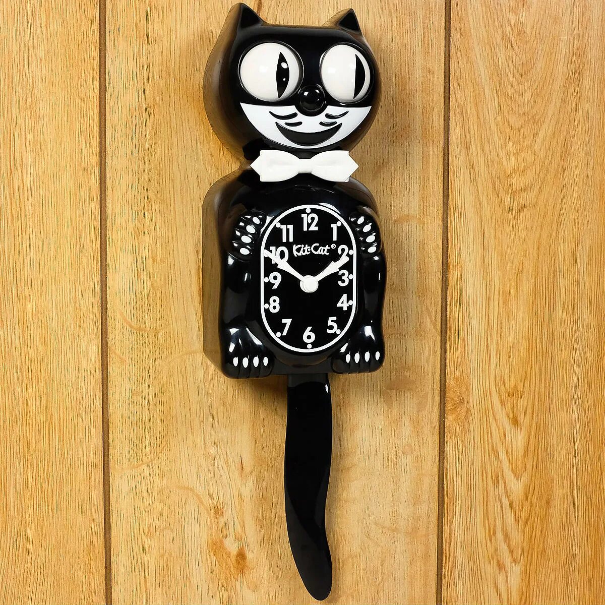 Кот с часами