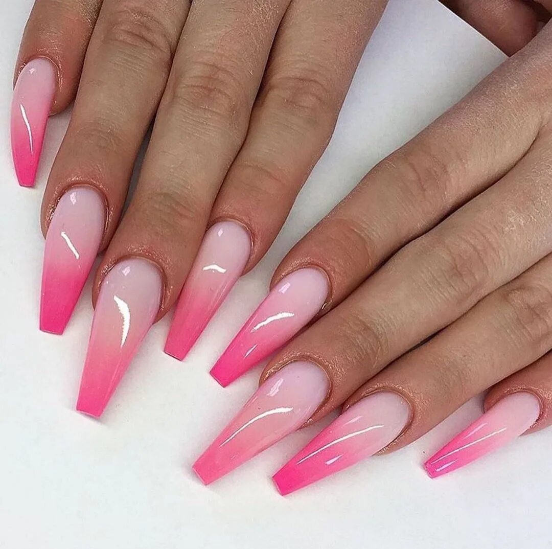 Популярная форма ногтей. Красивый маникюр на длинные ногти. Розовый френч. Яркие розовые ногти. Красивые нарощенные ногти.