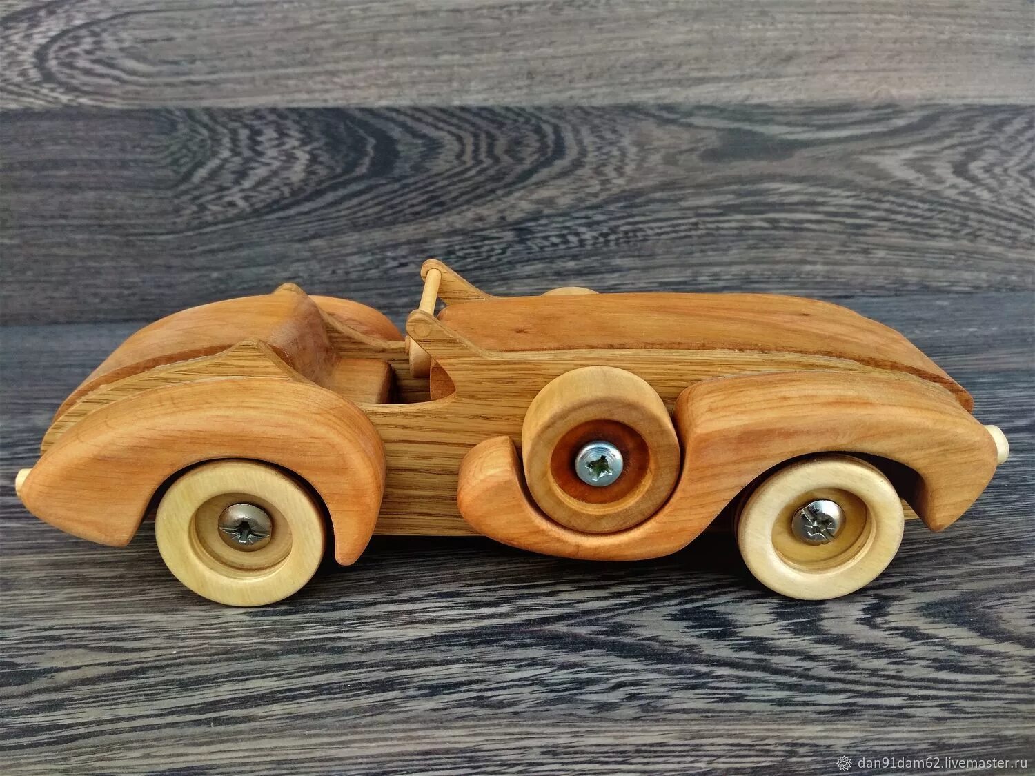 Машинка из дерева. Машина из дерева. Игрушки авто из дерева. Деревянные машинки для детей.