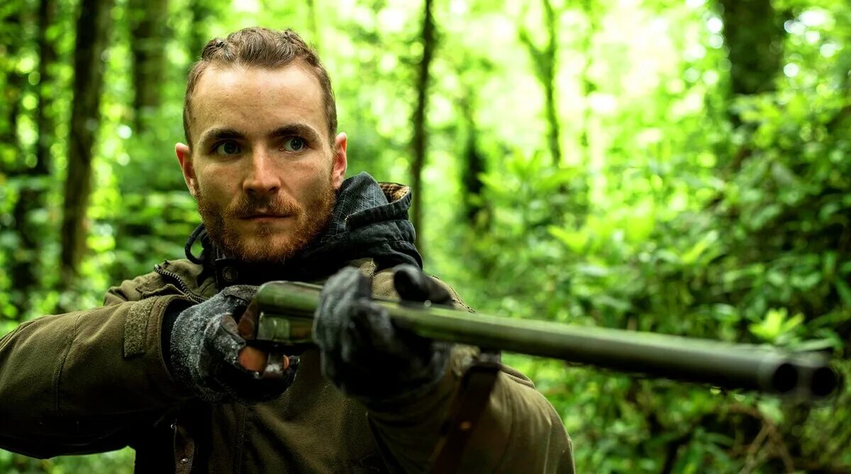 Прогулка по лесам 2015. Специалист по выживанию (the survivalist), 2015. the survivalist 2025 фильм. мартин макканн. специалист по выживанию фильм 2015 кадры.