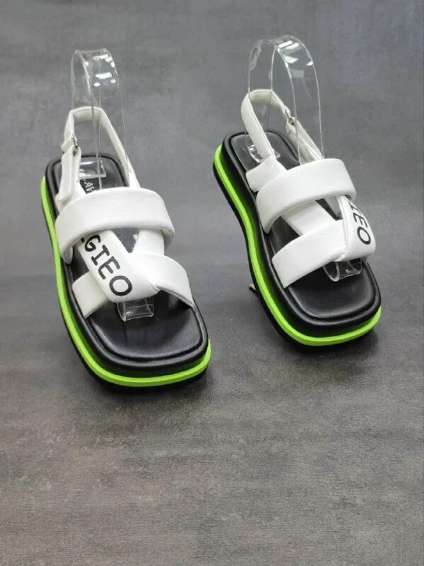 Сандалии летние lift line-1;tycrbt. Летние сандали много на одном белый фон. Пара сандалий придет вовремя пятьюстами дисками. Пара сандалий или пара сандаль. Персей и летучие сандалии.