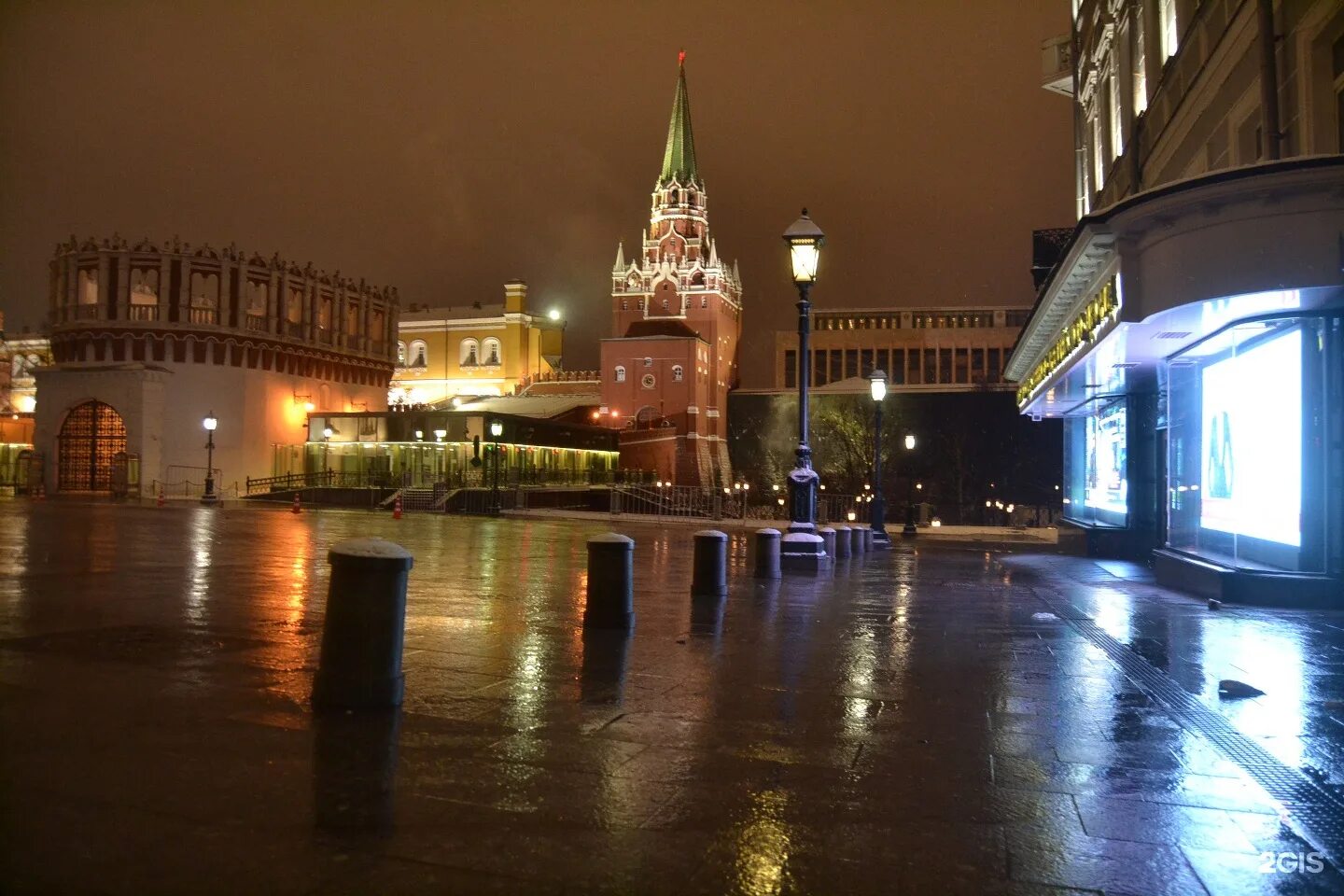 Воздвиженка 1 кассы кремлевского дворца. Кремль улица Воздвиженка 1. Воздвиженка д 1 касса кремлевского дворца. Кассы кремлёвского дворца в Москве