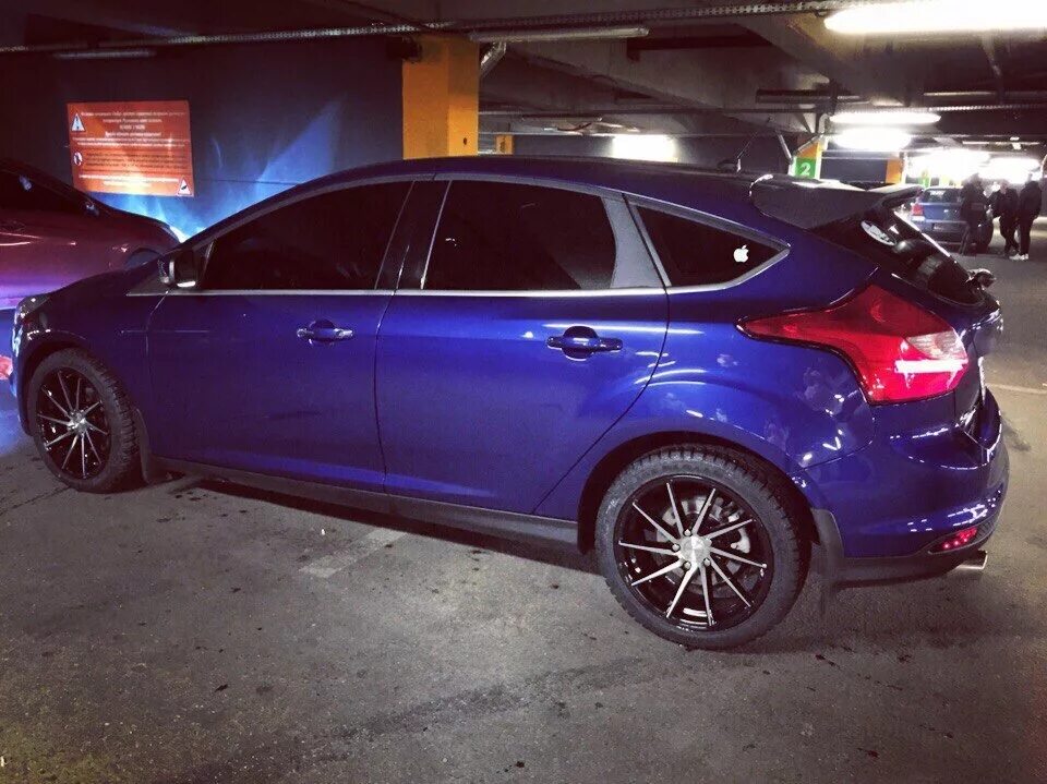 Ford focus 3 r17. Форд фокус 3 r17. Форд фокус r17. Форд фокус 3 белый r18. Белый форд фокус 3 хэтчбек на дисках.