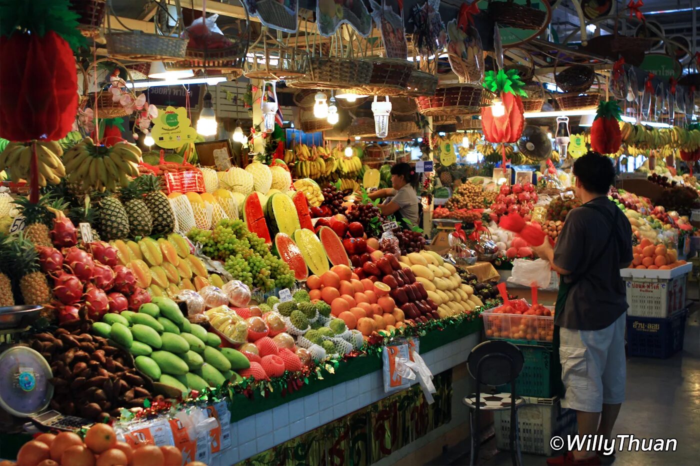 Рынок на английском языке. Banzaan Market Пхукет. Тайланд Пхукет рынок. Тайланд Паттайя фрукты. Карон Пхукет фрукты.