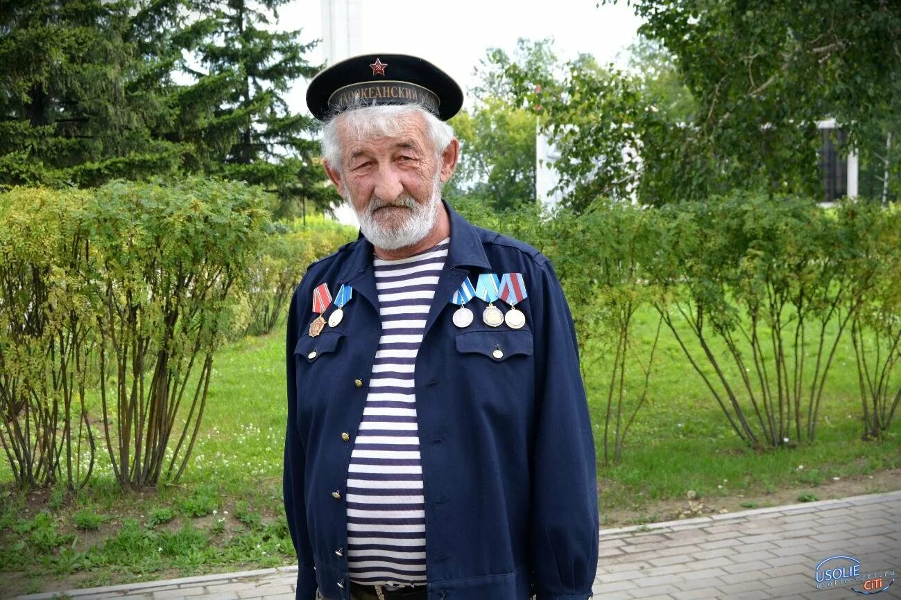 Мужик в тельняшке. Матрос в тельняшке. Тельняшка моряка. Моряк мультяшка. Боцман вмф.